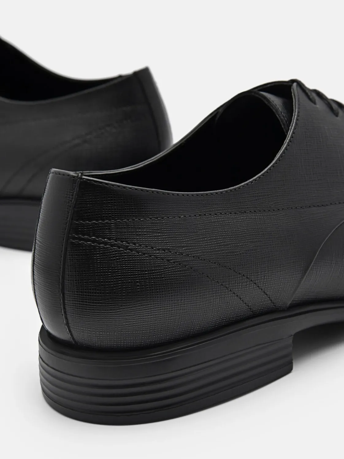 Altitude Lightweight Leather Derby Shoes - Black