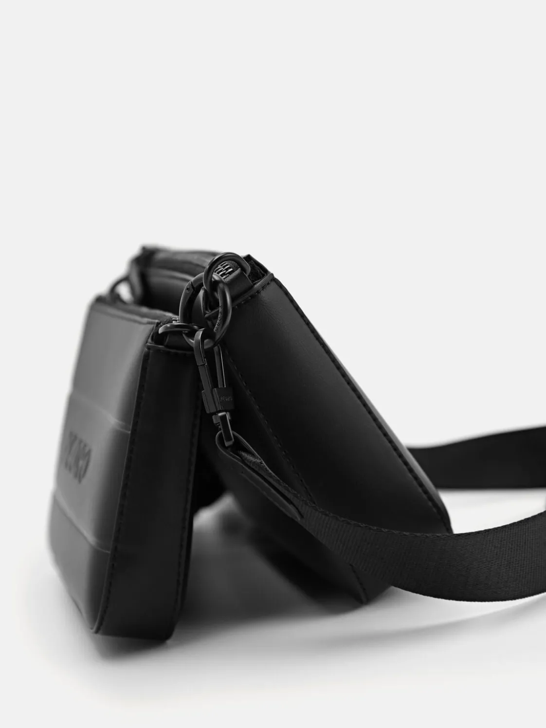 Frank Sling Bag - Black