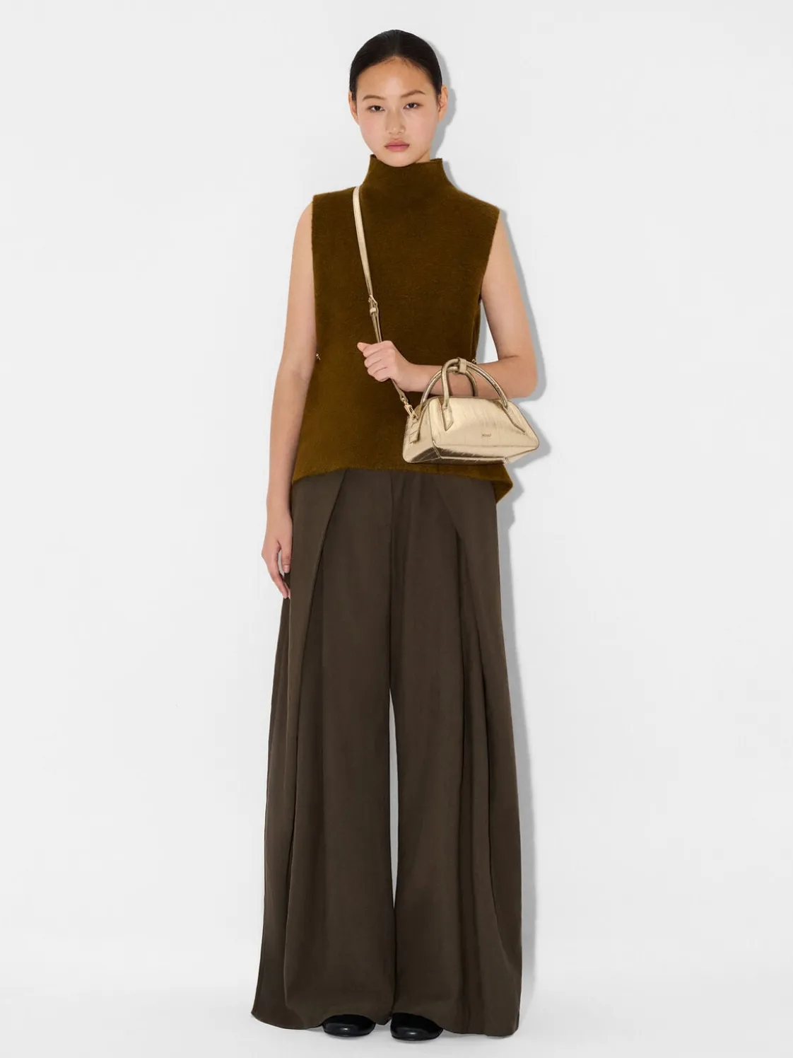 Serif Handbag - Gold