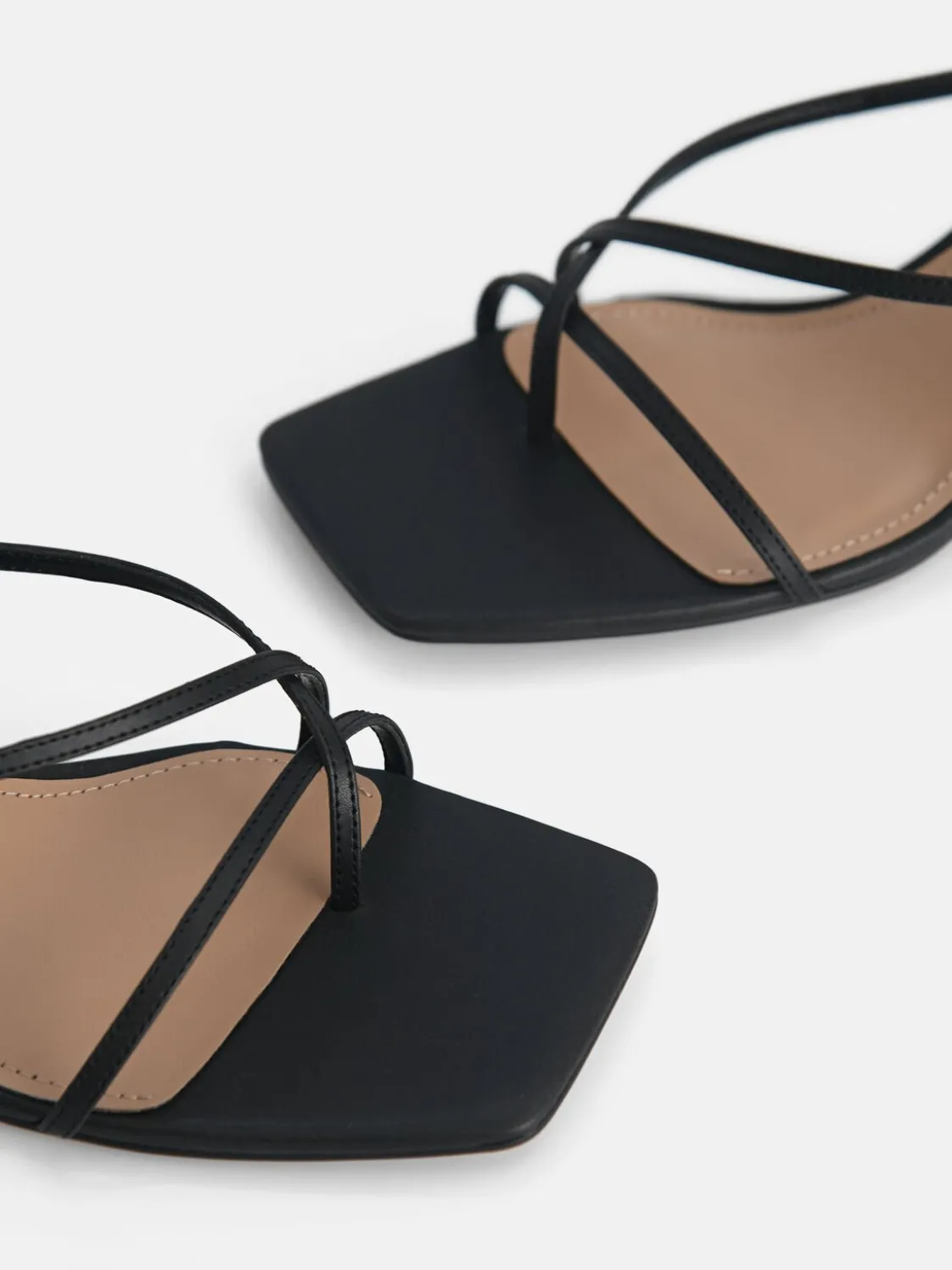 Strappy Toe Loop Heel Sandals - Black