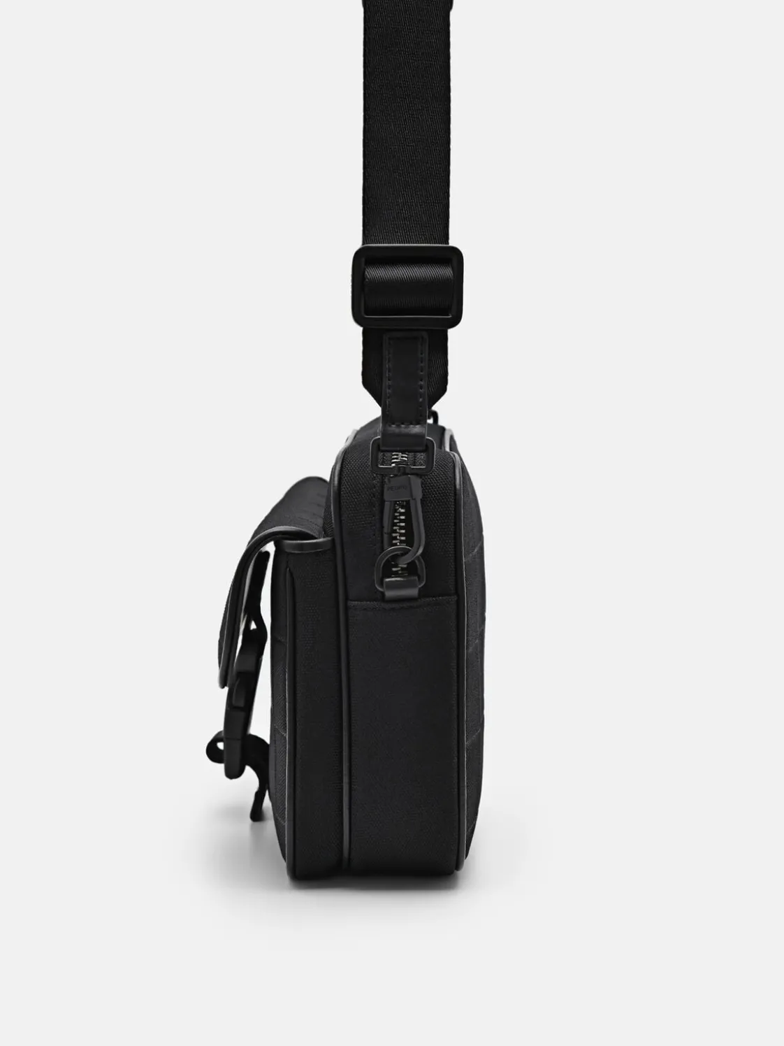 Taper Compact Sling Bag - Black